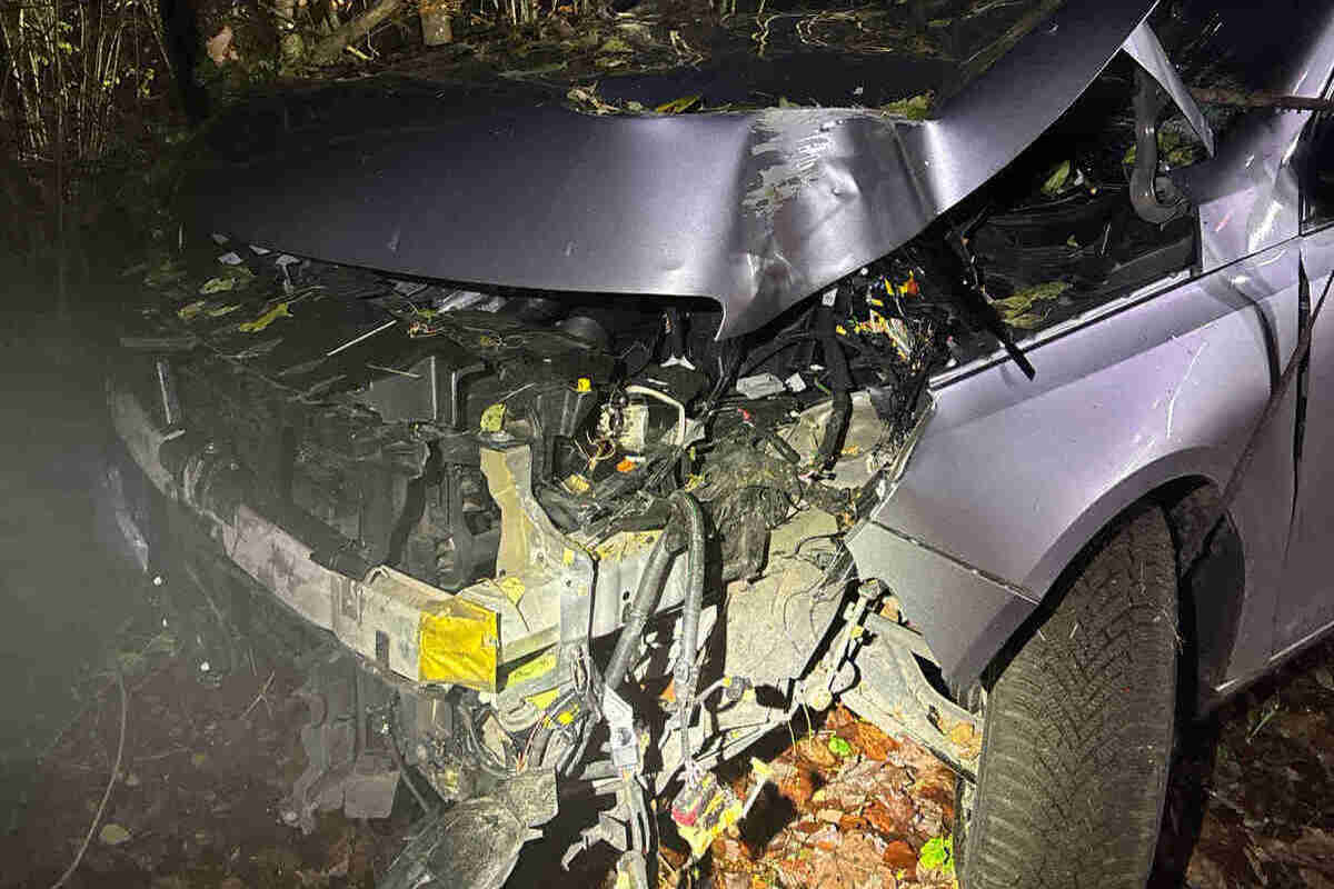 Trimbach SO – Auto prallt bei Unfall in Baum