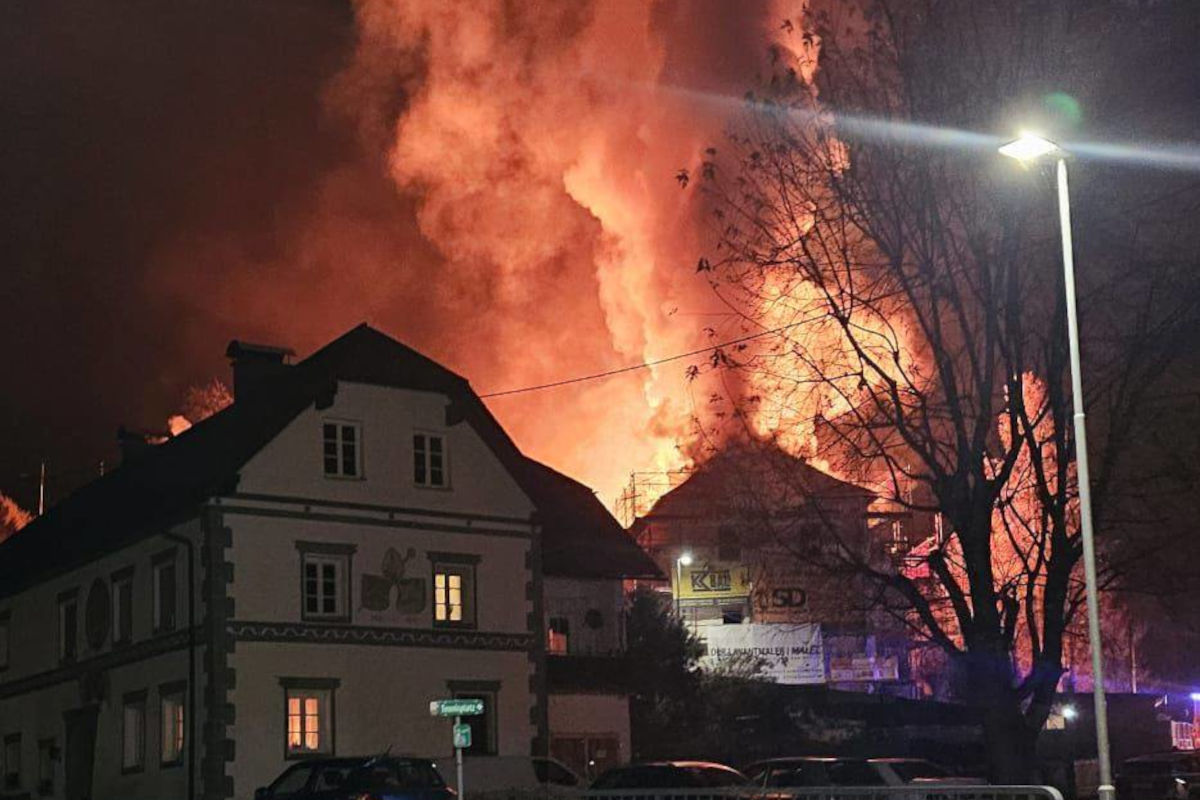 Wieting K – Schulgebäude in Brand