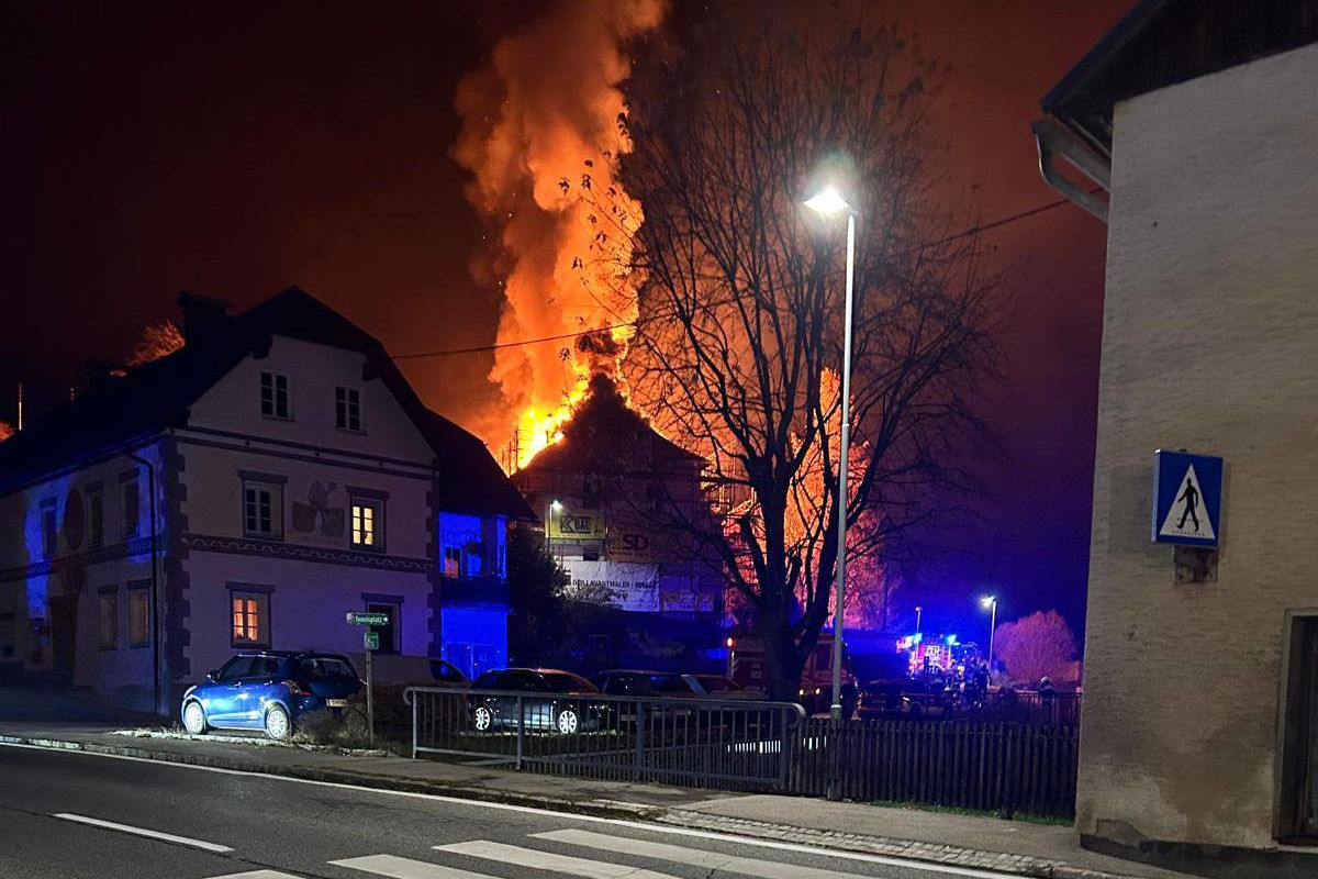 Wieting K – Schulgebäude in Brand