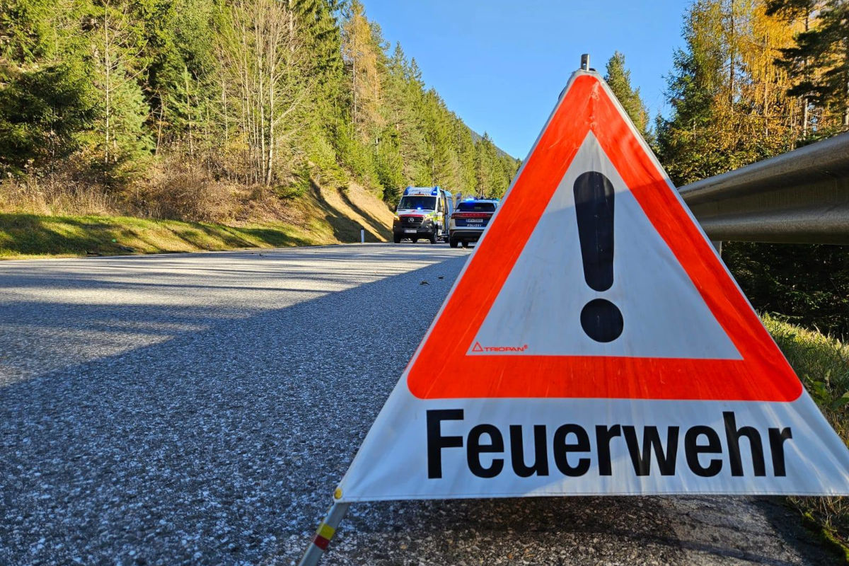 Eben am Achensee T – Motorradfahrer bei Unfall verletzt