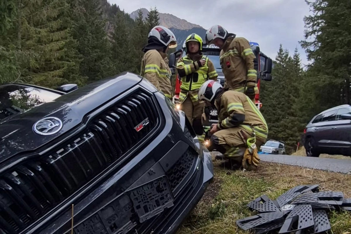 Neustift im Stubaital T – Auto droht nach Unfall abzustürzen