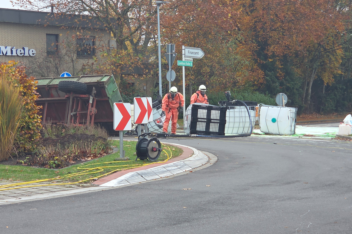 Zeven NI – 1.000 Liter Säure bei Unfall von Traktor freigesetzt