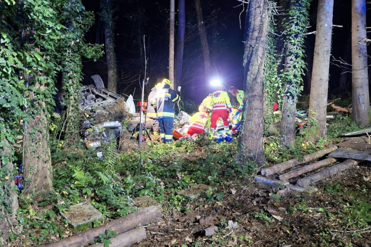 Steyeregg ST – Autofahrer flüchtet vor Polizei und verunfallt
