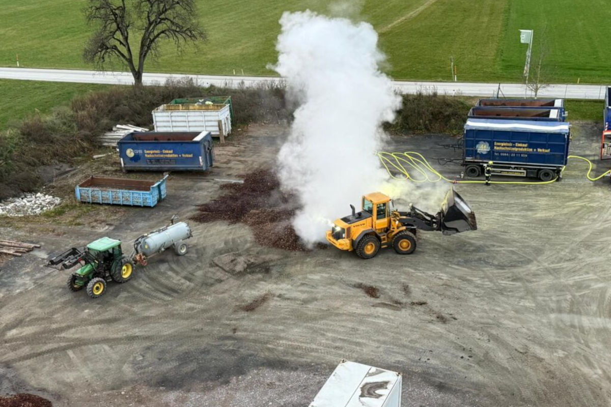 Villach K – Hackschnitzellager in Brand