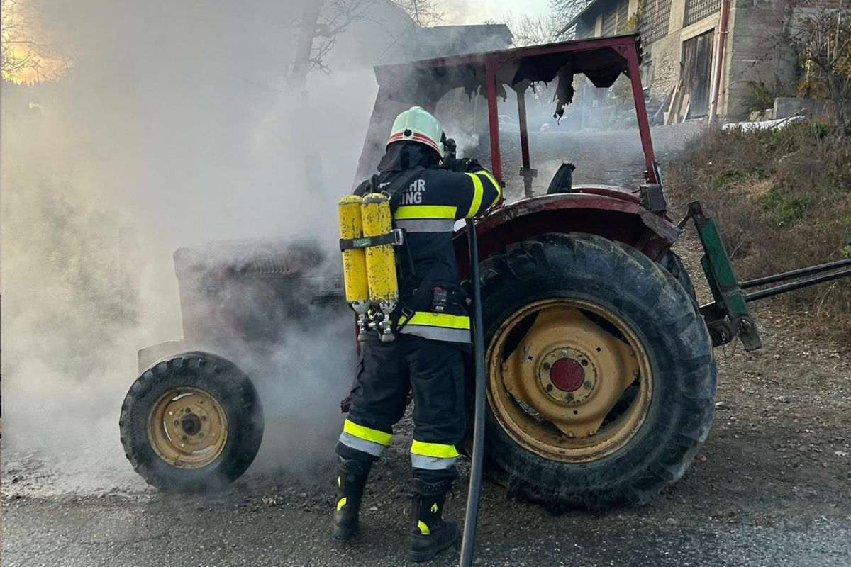 St. Veit an der Glan K – Traktor in Brand