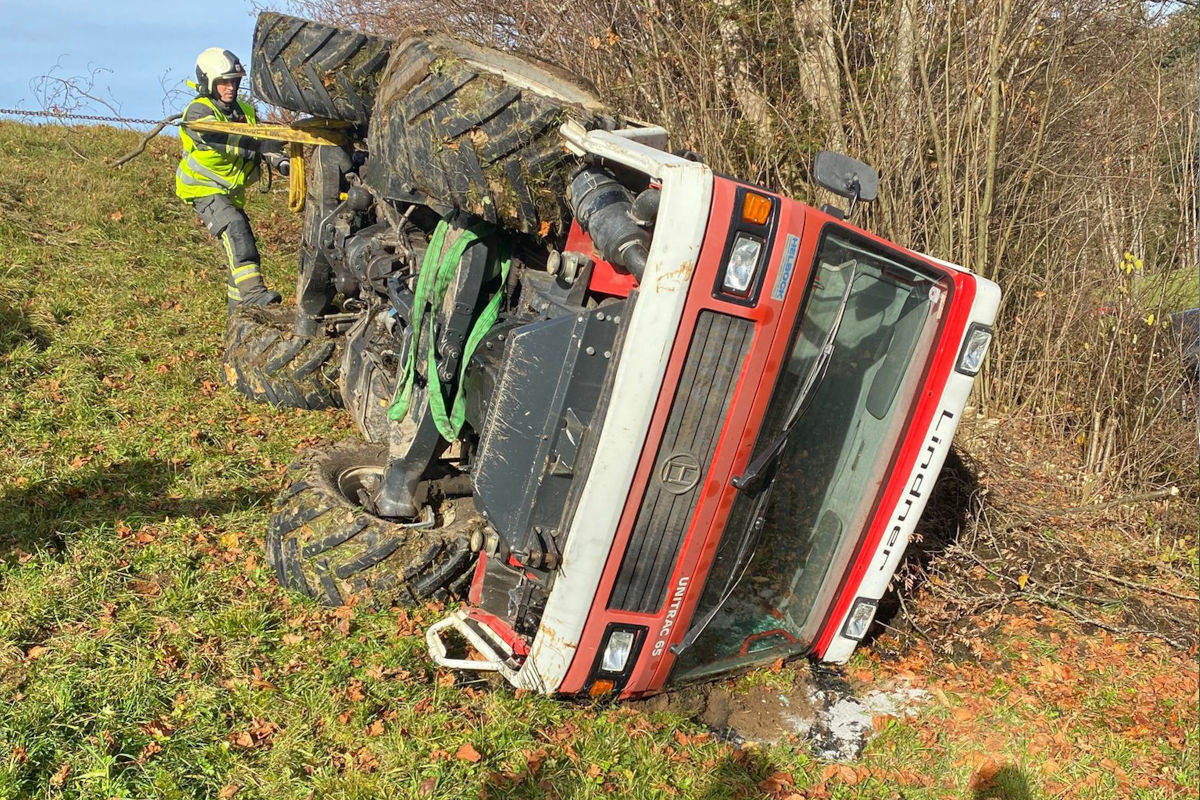 Unfall in Egg V – Landwirt überschlägt sich mit Schlepper