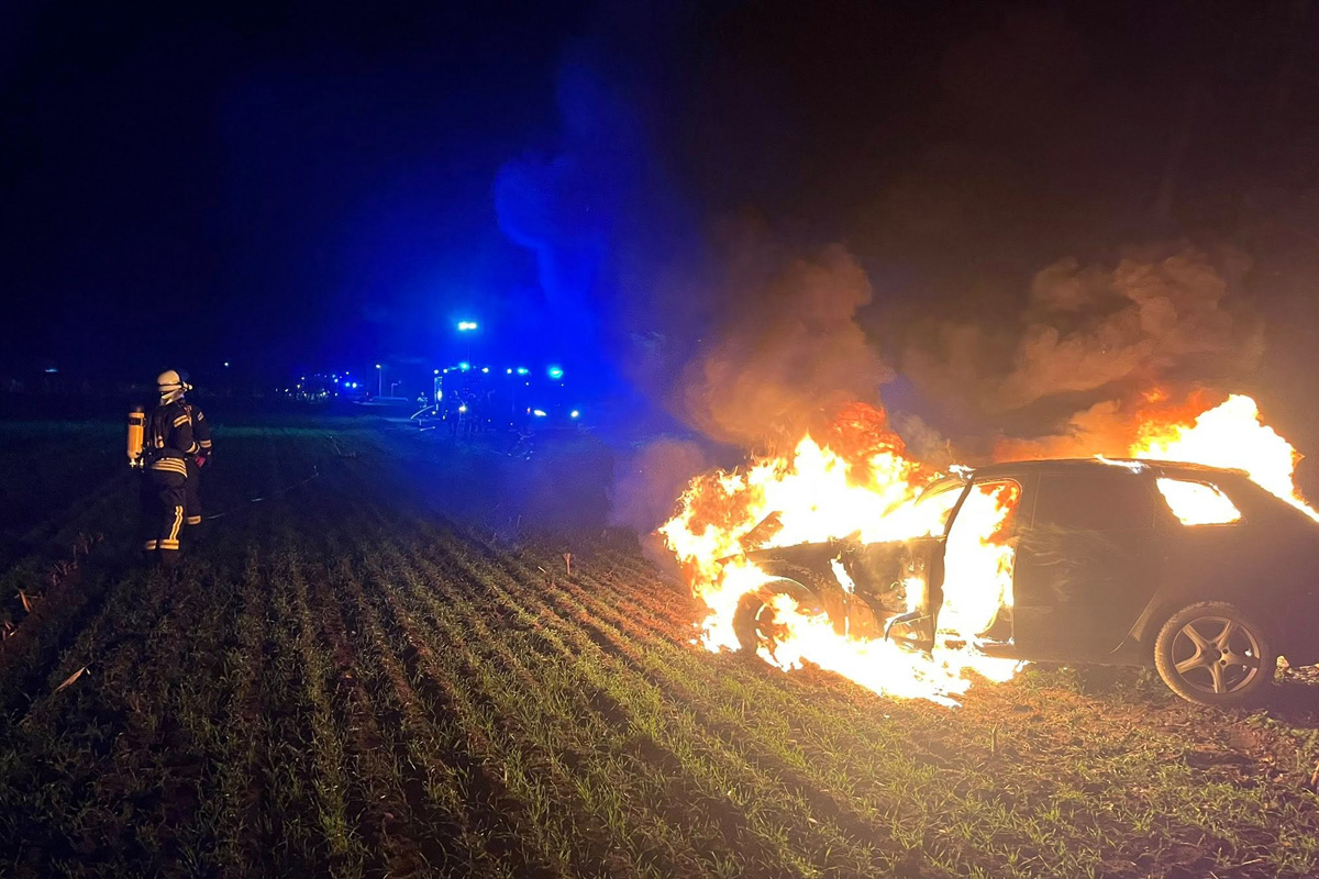 Ottersberg NI – Fahrzeug brennt nach Unfall