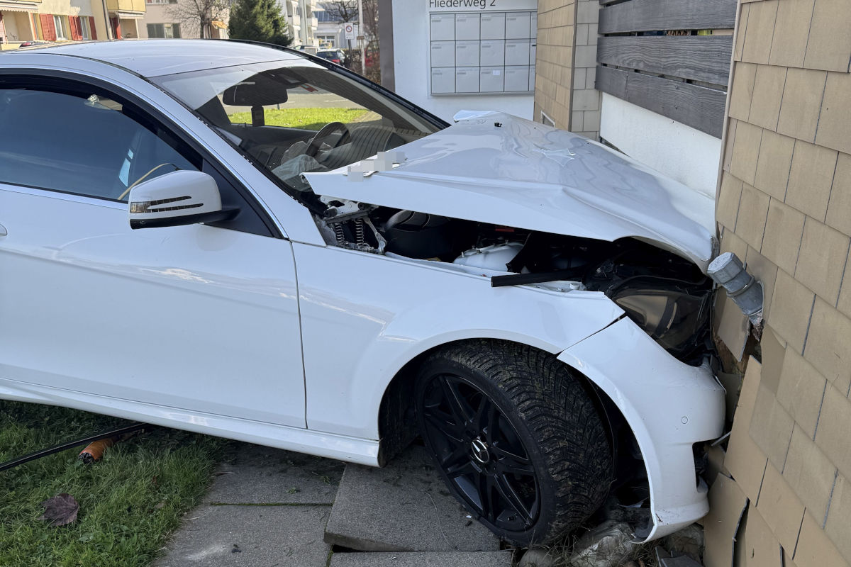 Unfall in Rupperswil AG – Neulenker prallt gegen Hauswand
