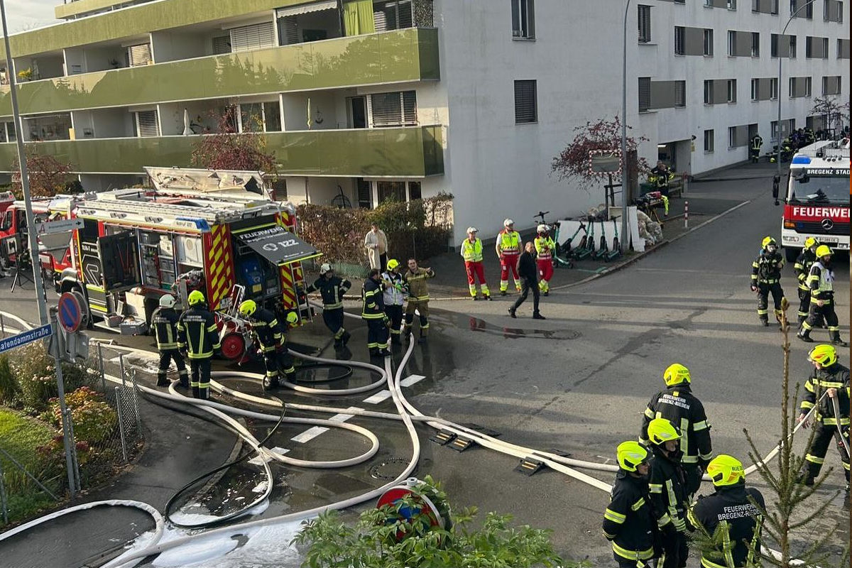 Bregenz V – Dachstuhl eines Wohnhauses in Brand