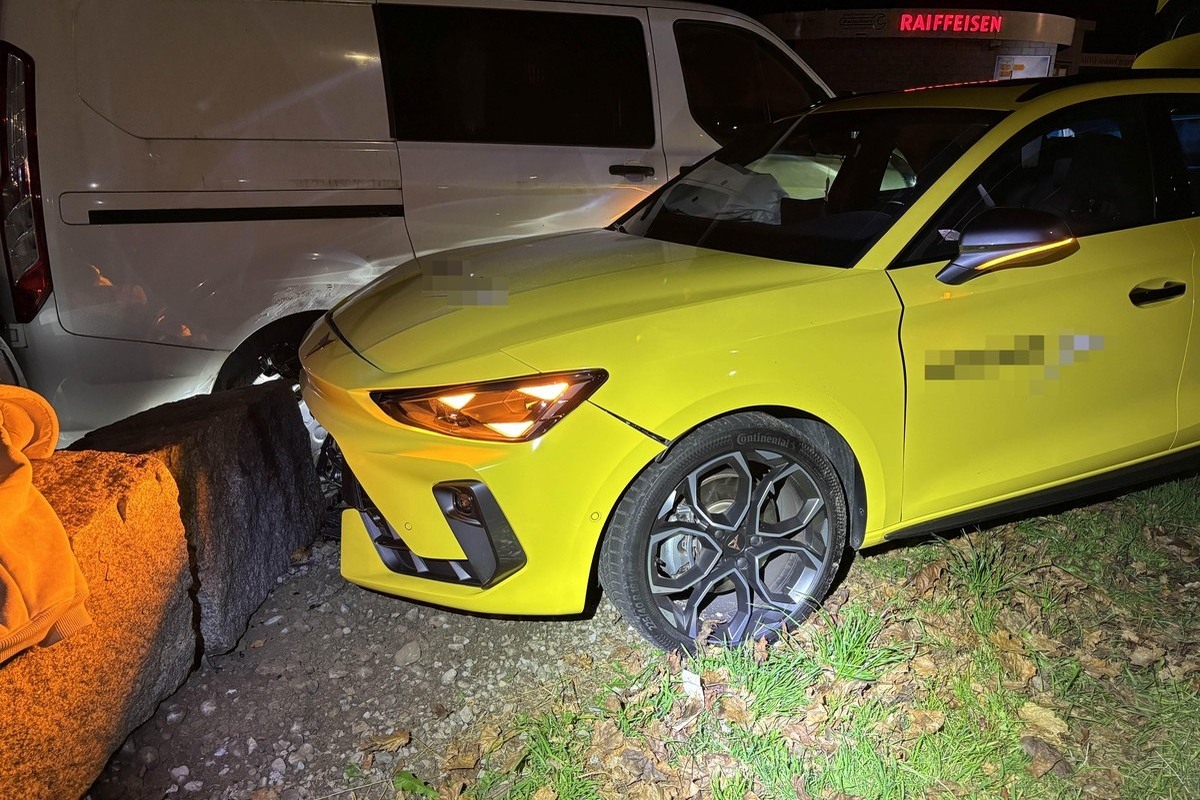 Dietwil AG – Selbstunfall richtet Schaden bei Autohändler an