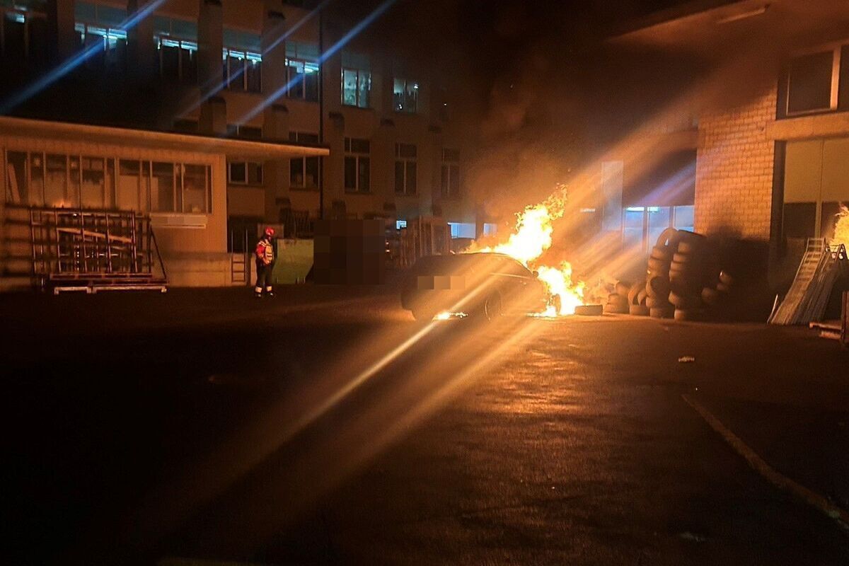 Schönenwerd SO – Auto brennt vollständig aus