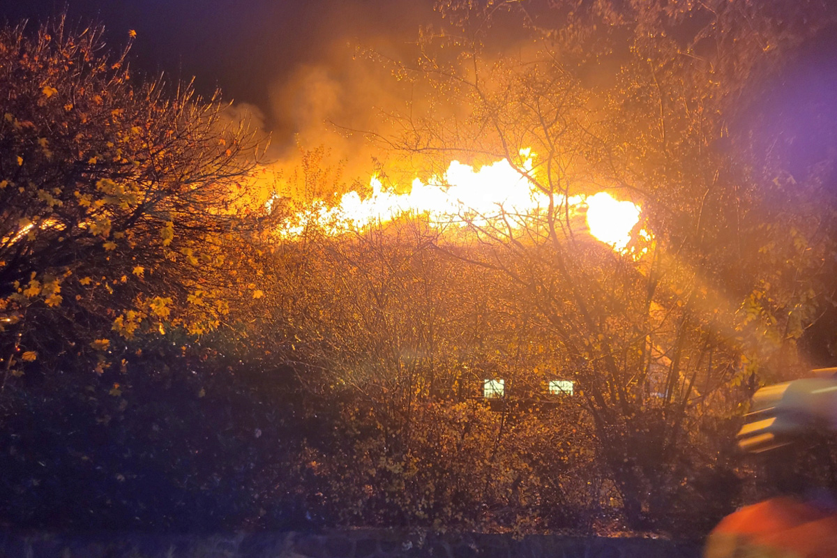 Seevetal NI – Historisches Reetdachhaus komplett niedergebrannt