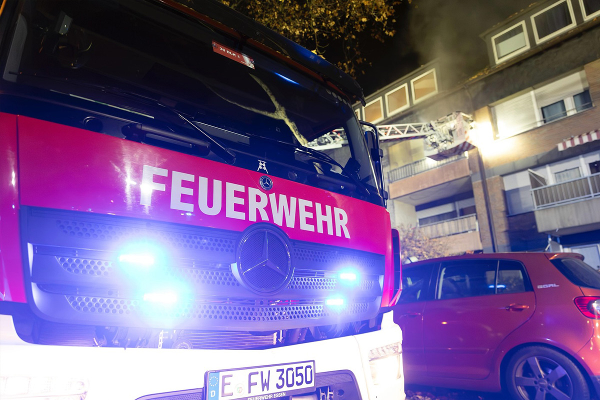 Essen NW – Umfangreiche Menschenrettung bei Brand in Mehrfamilienhaus