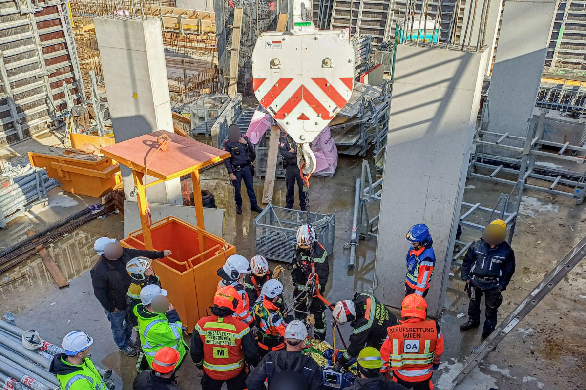 Unfall in Wien – Arbeiter stürzt in Baugrube
