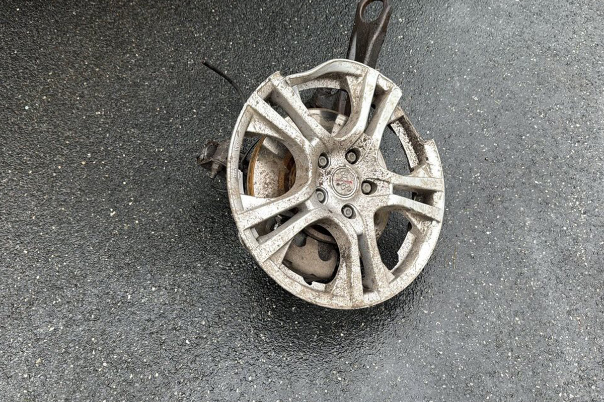 Barsbüttel SH – Pkw prallt frontal in Lkw auf Landstraße