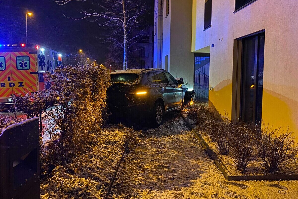 Unterägeri ZG – Sekundenschlaf führt zu Selbstunfall