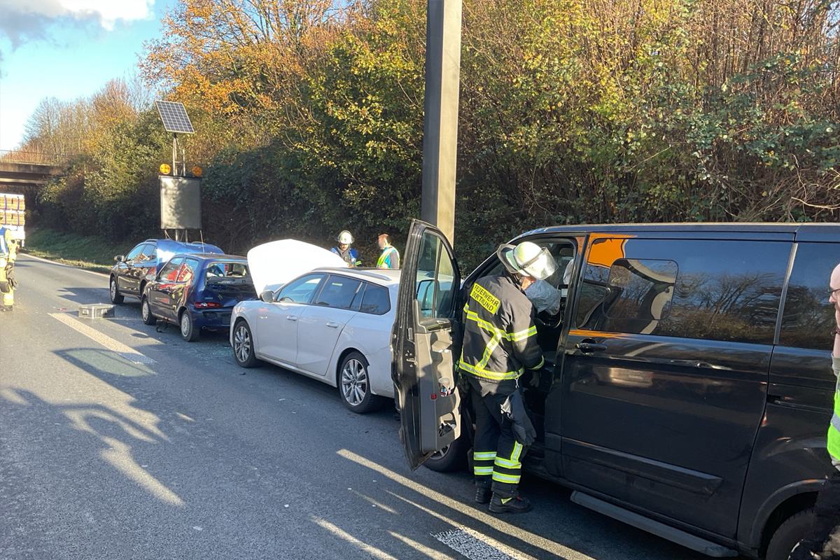 Dortmund NW – Drei Verletzte nach Auffahrunfall mit vier Pkw 