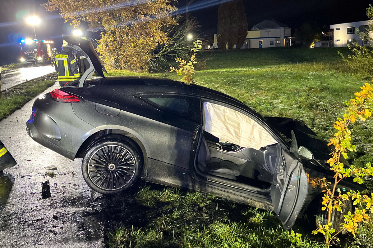 Baesweiler NW – Zwei Schwerverletzte bei Alleinunfall mit Sommerreifen