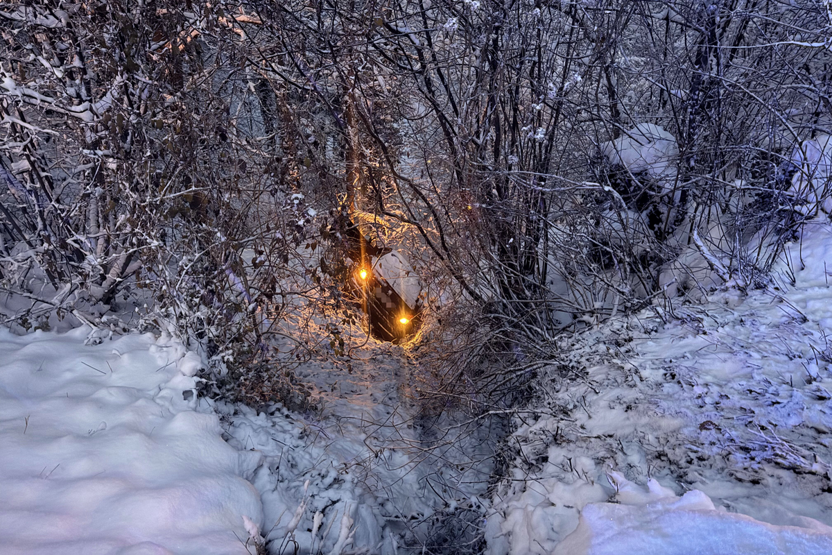 St.Gallen – Unfall im Schnee - Auto stürzt in Waldstück