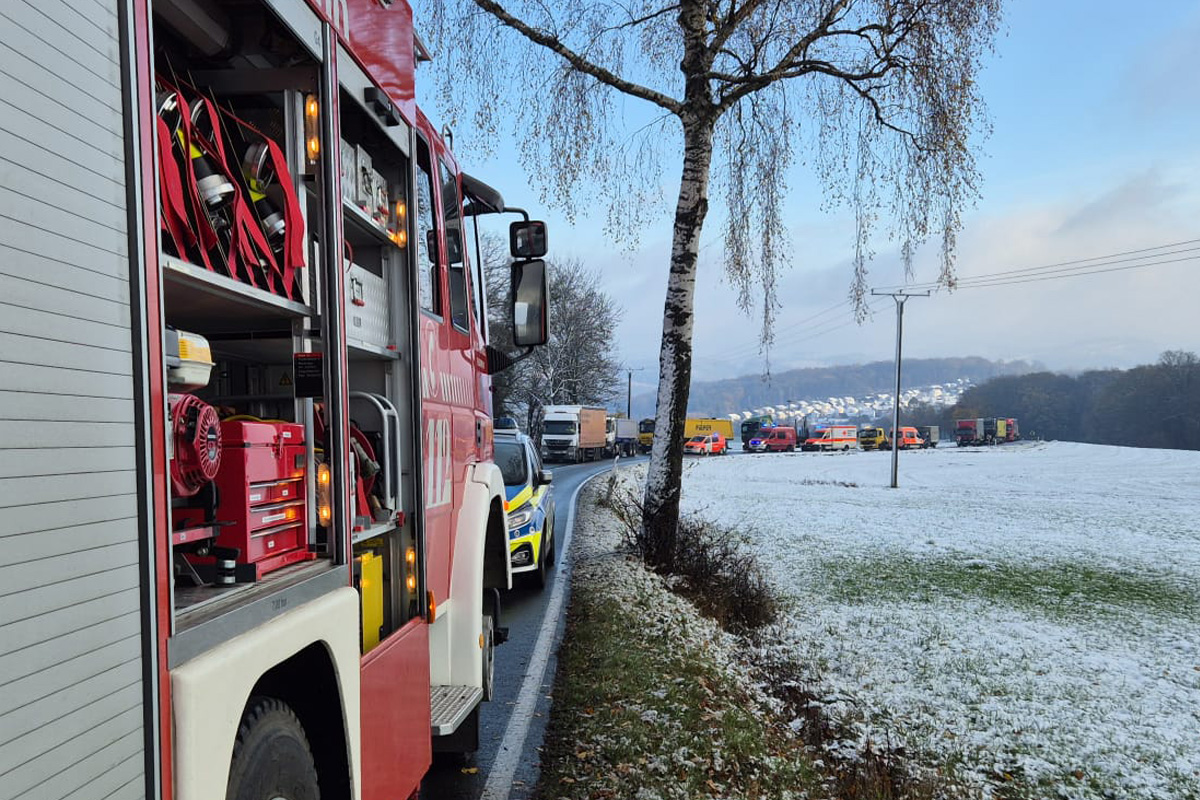 Arnsberg NW – Sieben Verletzte bei Unfall von Pkw und Kleinbus