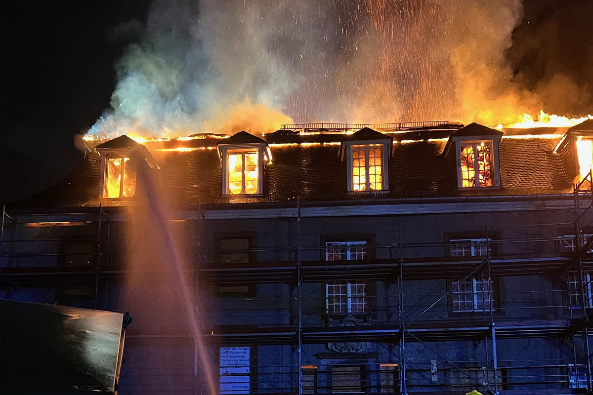 Velbert NW – Feuerwehr-Bericht zum Brand von Schloss Hardenberg