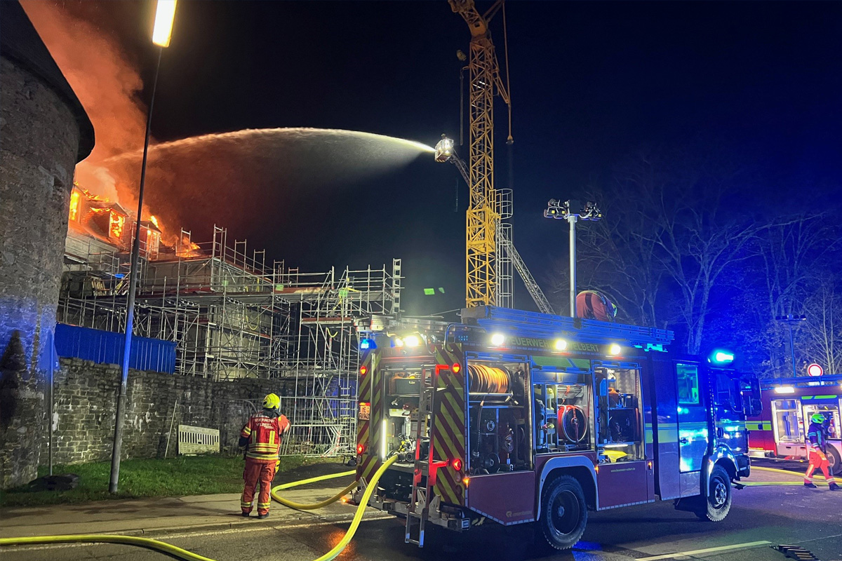 Velbert NW – Feuerwehr-Bericht zum Brand von Schloss Hardenberg