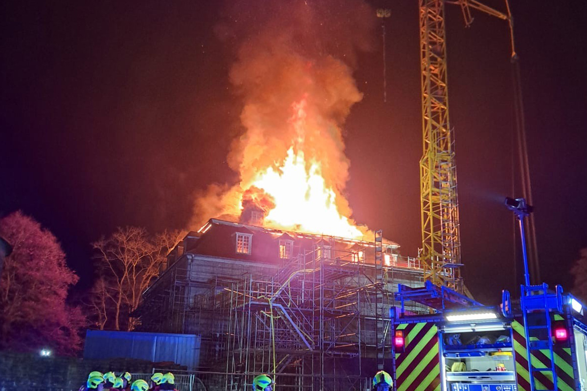 Velbert NW – Feuerwehr-Bericht zum Brand von Schloss Hardenberg