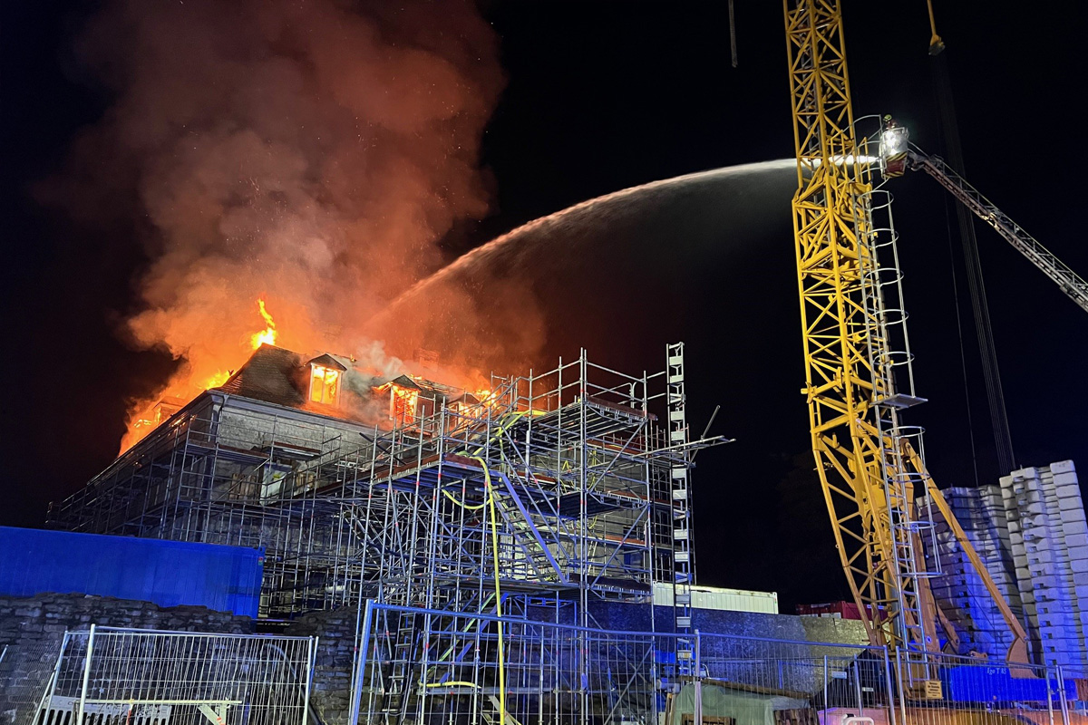 Velbert NW – Feuerwehr-Bericht zum Brand von Schloss Hardenberg