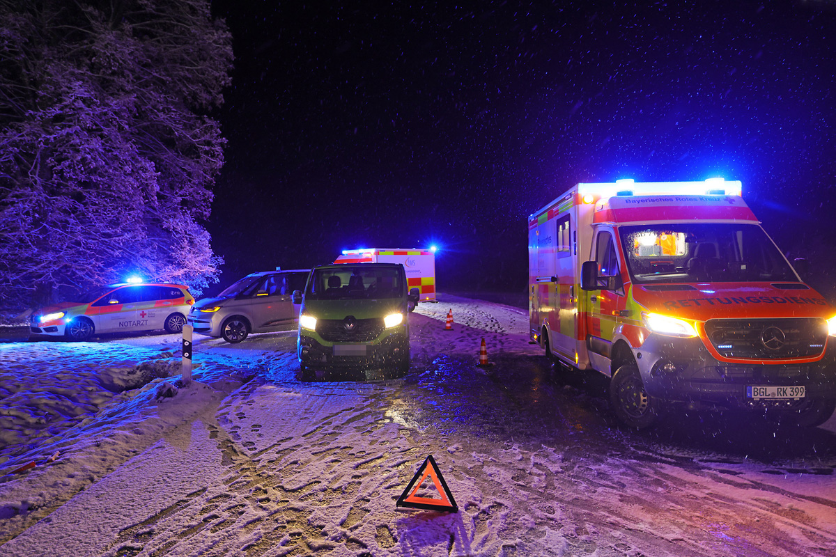 Teisendorf BY – Eine Tote und mehrere Verletzte nach Unfall im Gegenverkehr