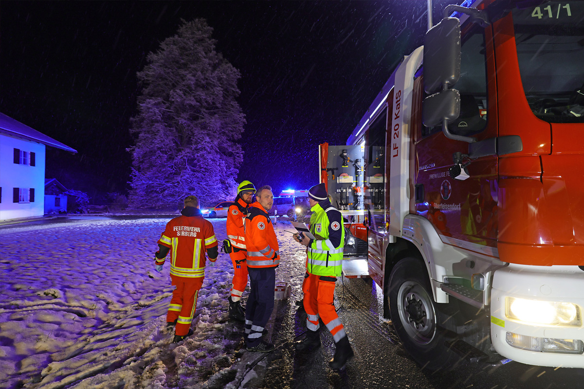Teisendorf BY – Eine Tote und mehrere Verletzte nach Unfall im Gegenverkehr