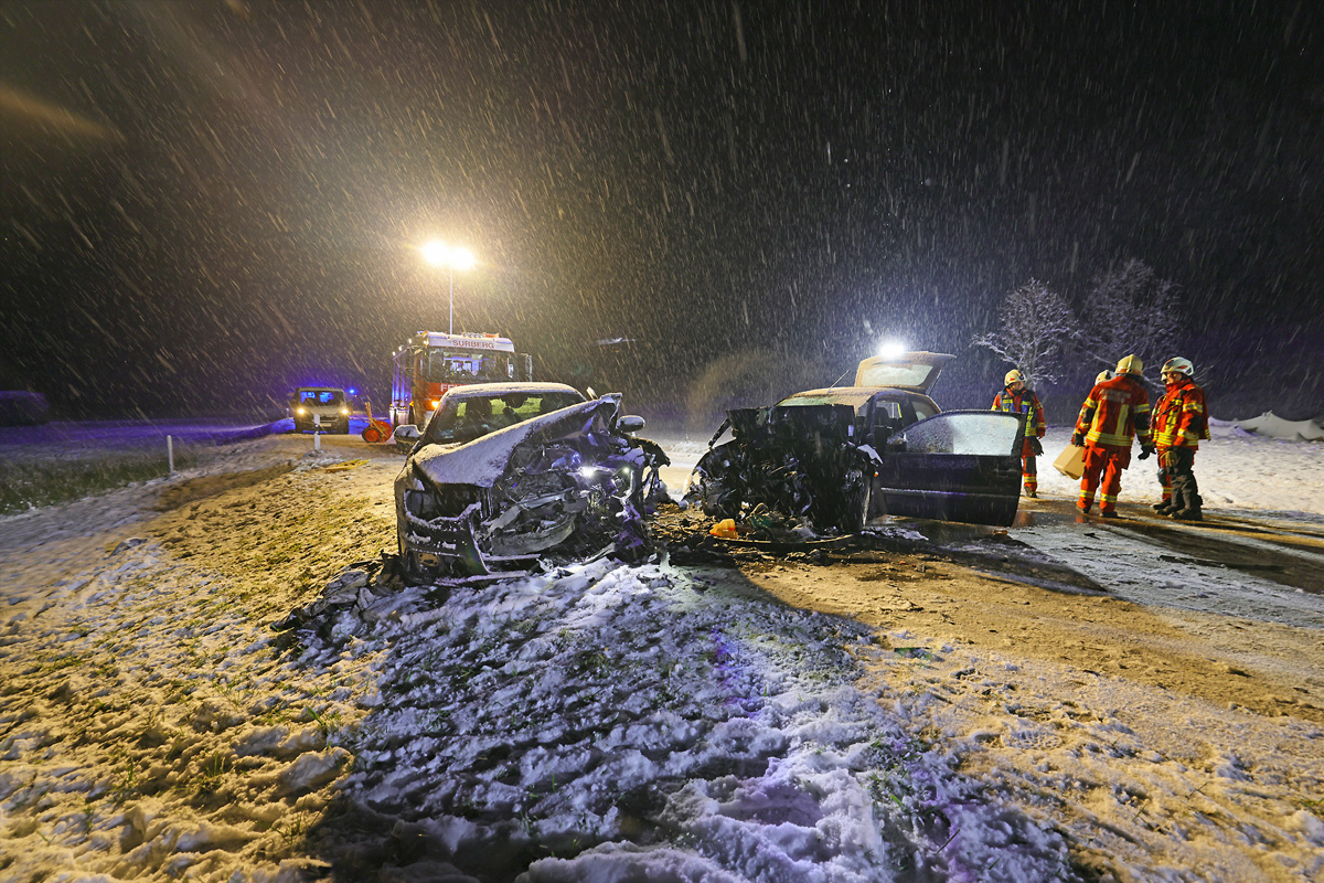 Teisendorf BY – Eine Tote und mehrere Verletzte nach Unfall im Gegenverkehr