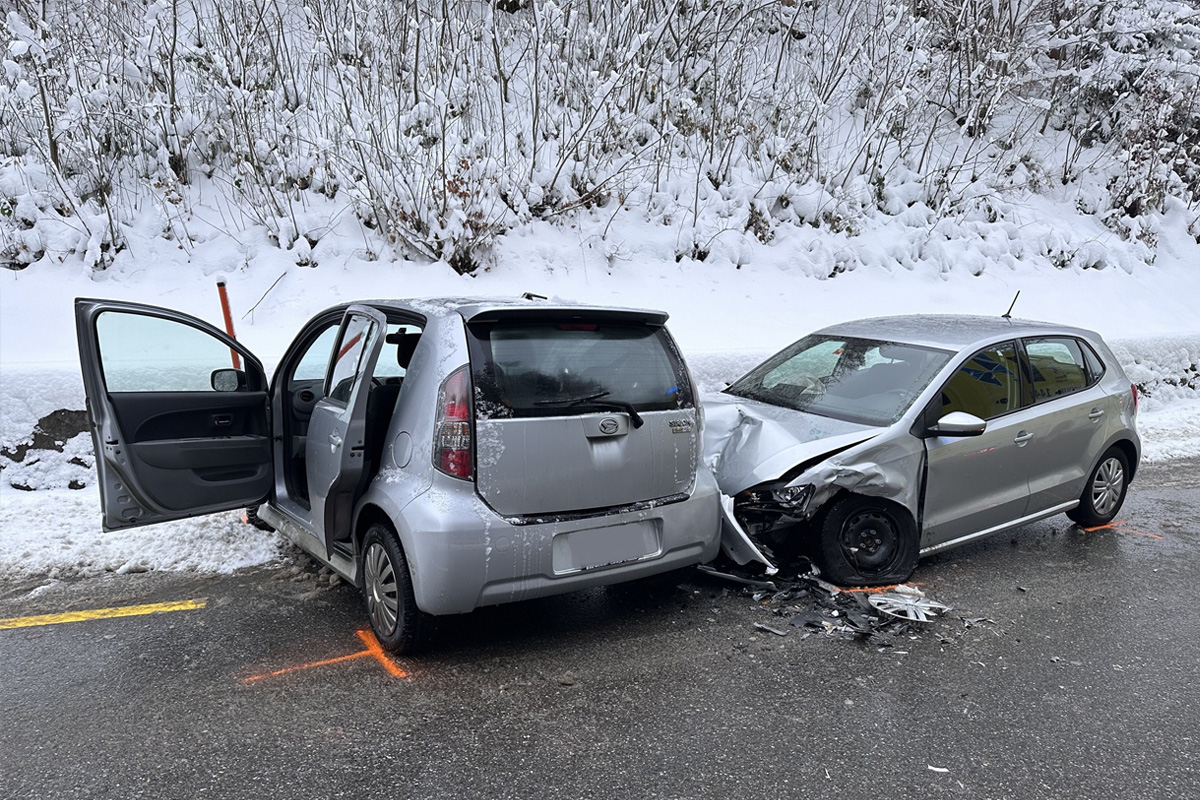 Herisau AR – Vier Personen bei Unfall im Gegenverkehr verletzt
