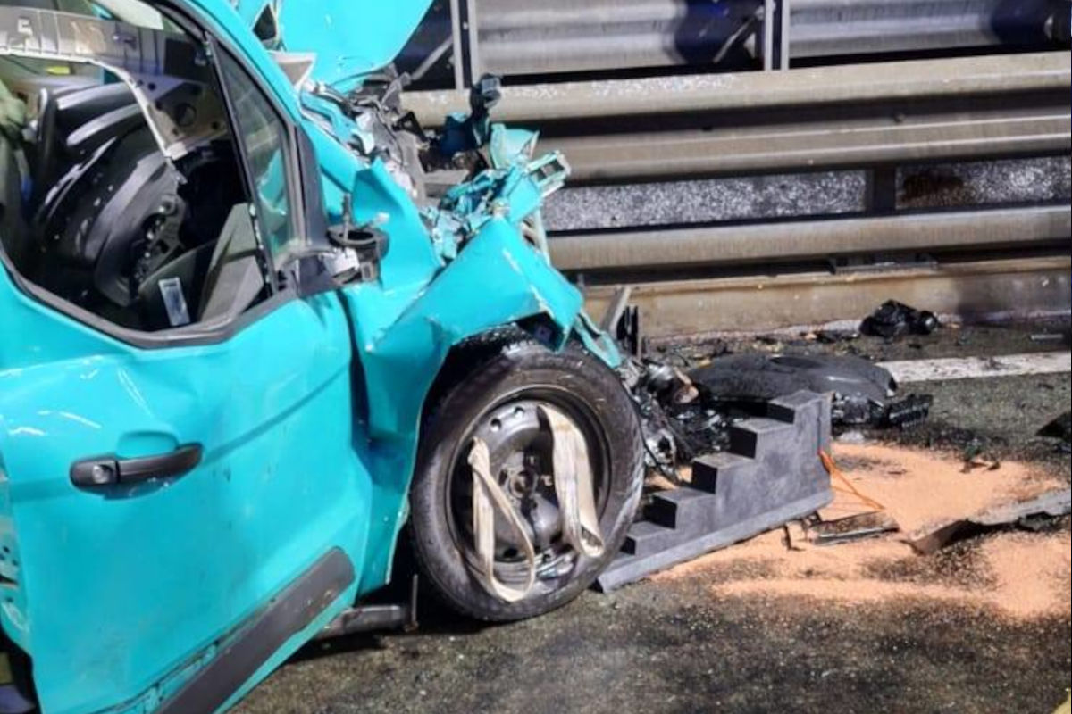 A2 Bad Waltersdorf ST – Pkw prallt auf Lkw: