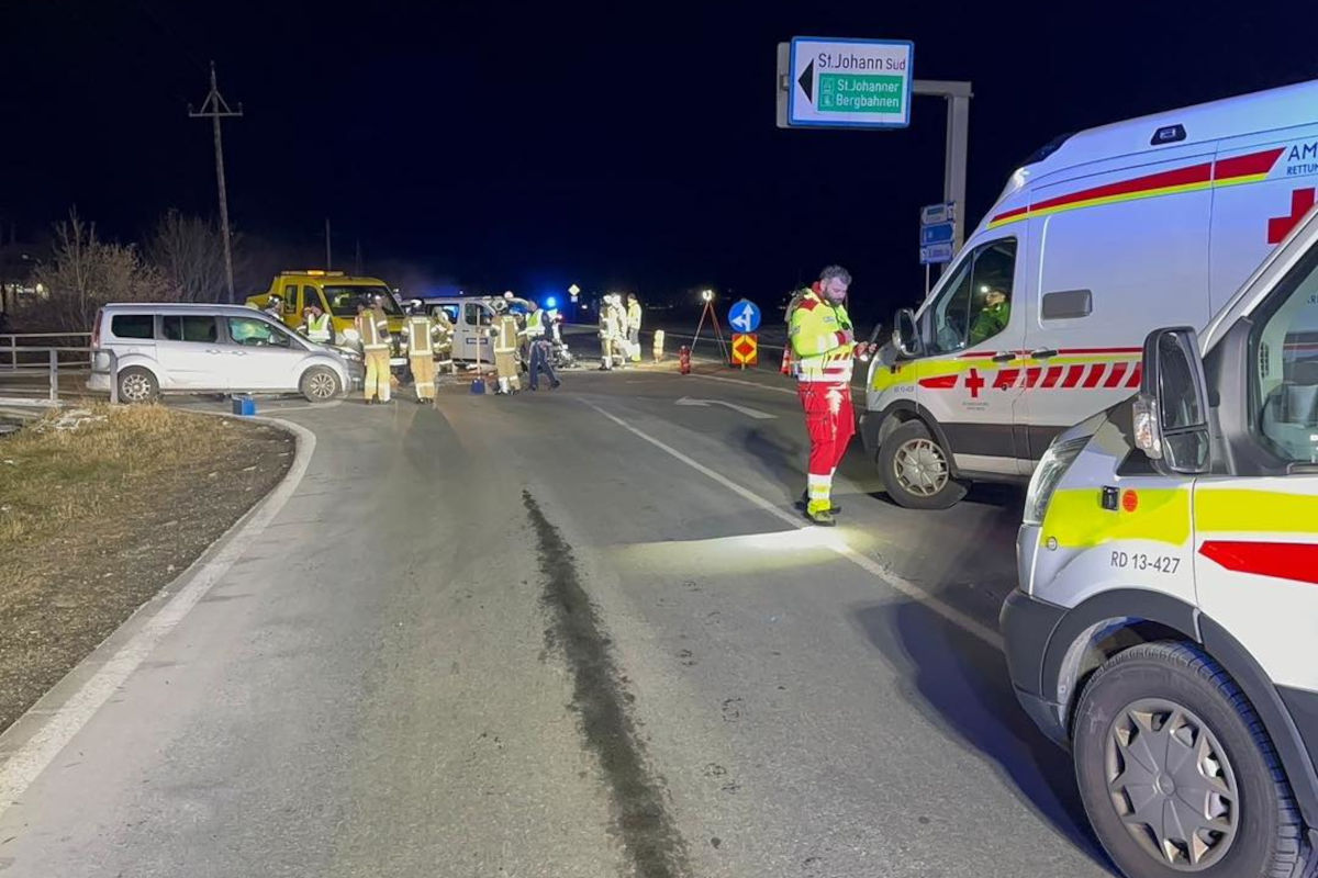 St. Johann in Tirol – Zwei Verletzte bei heftigem Unfall