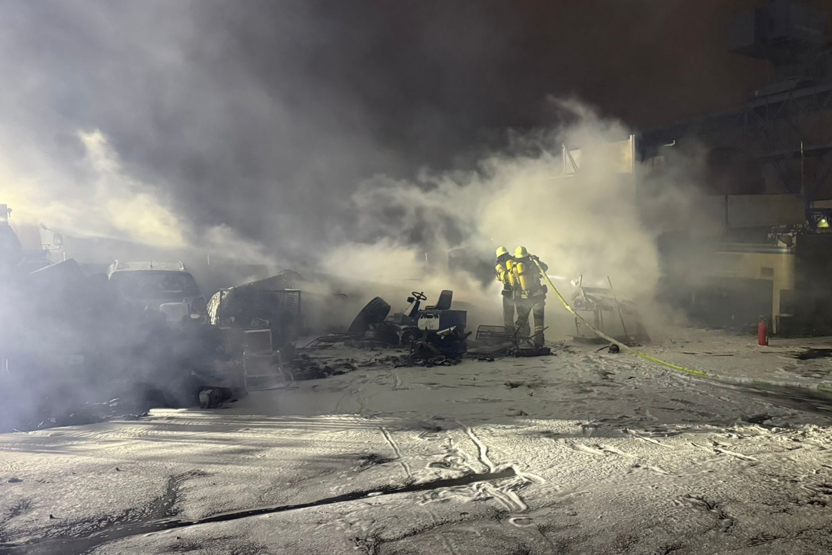 Essen NW – Brennende Reifen auf Firmengelände