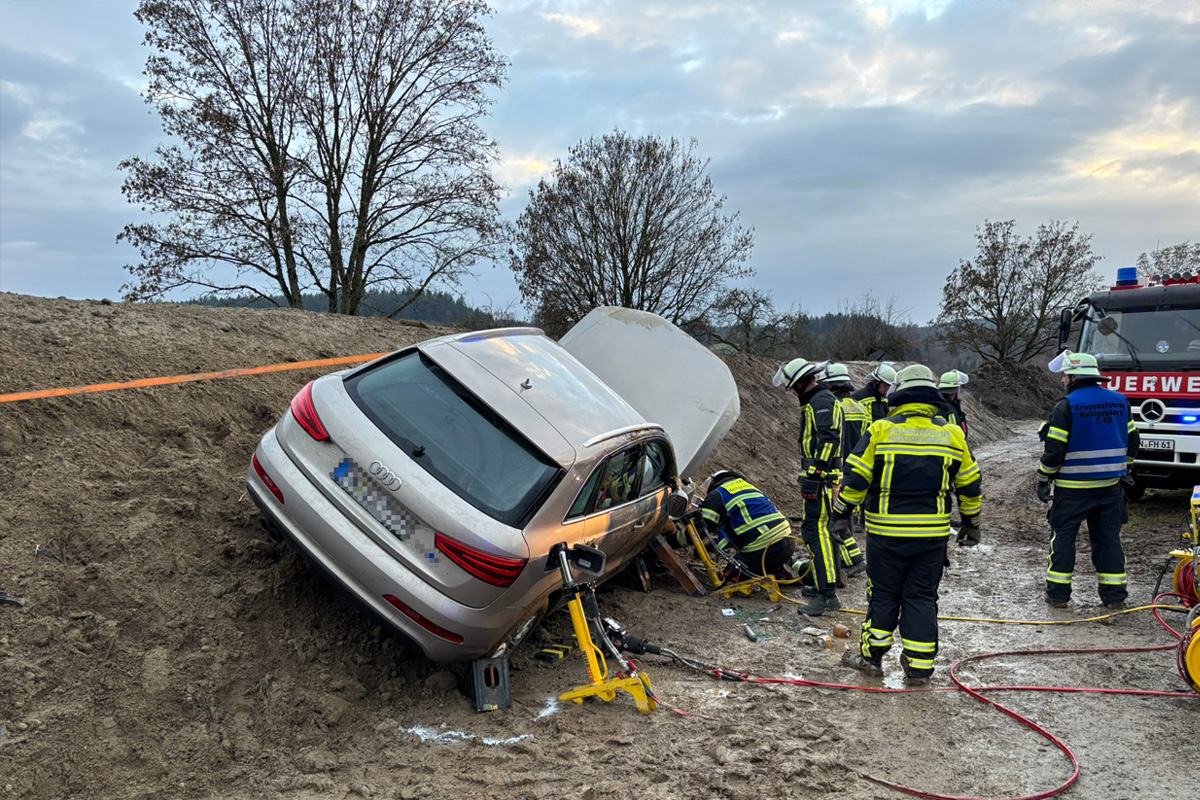 Heiligenberg BW – Fahrerin nach Unfall auf Erdwall eingeschlossen