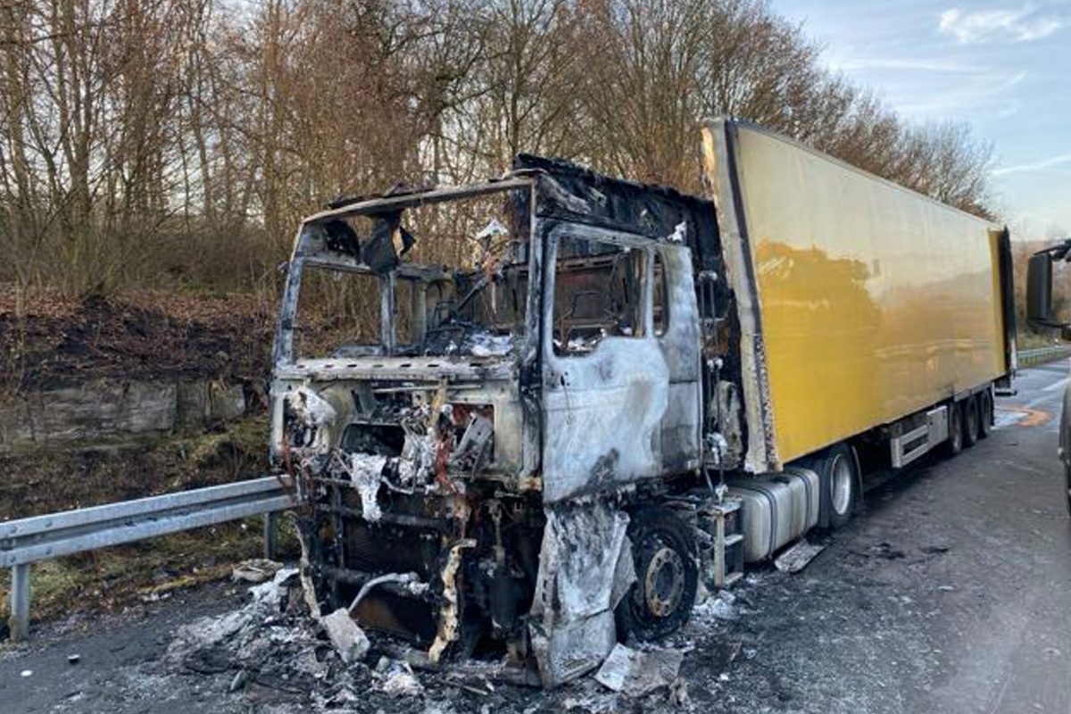 A7 Göttingen NI – Gefahrgut-Einsatz und Vollsperrung nach Lkw-Brand