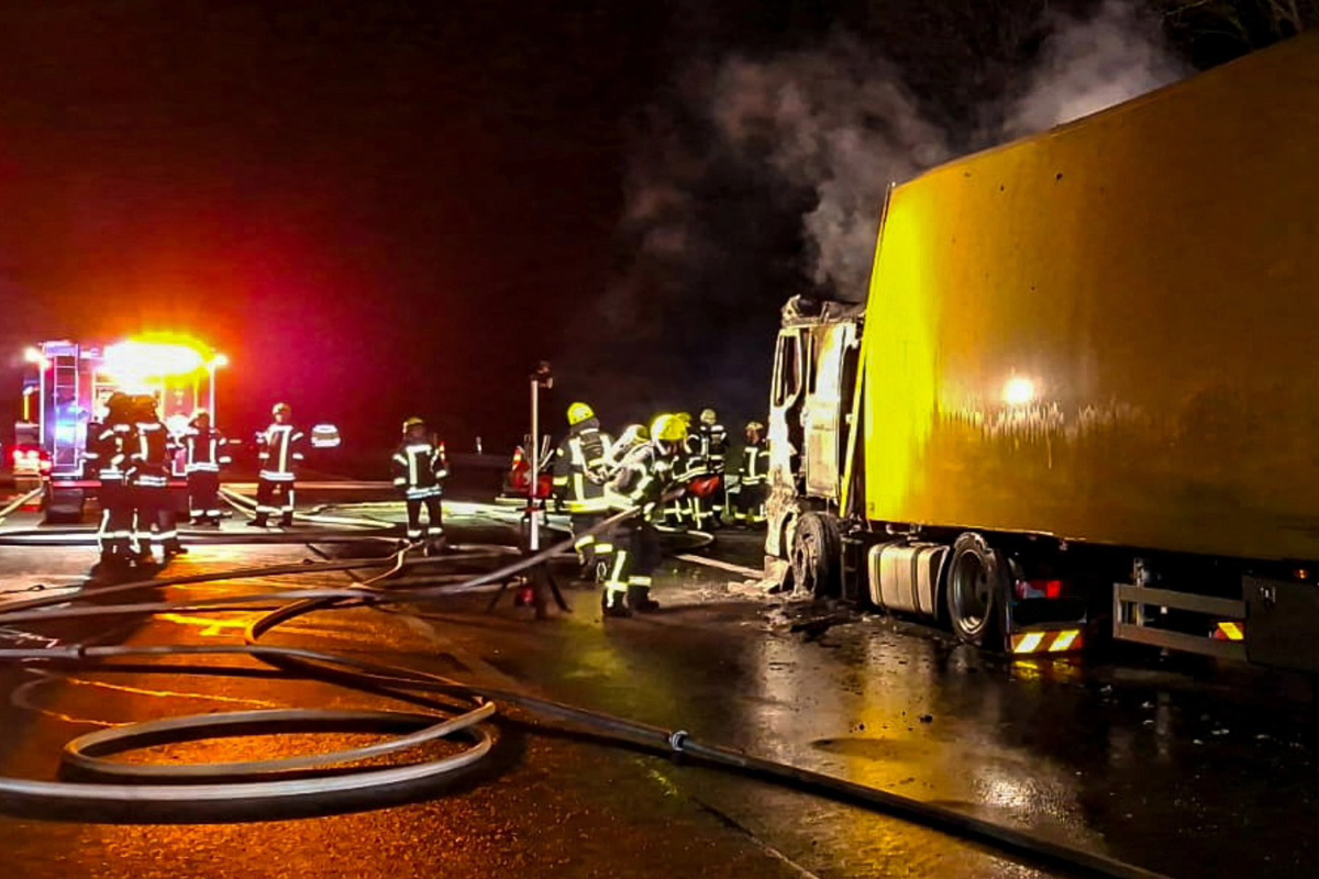 A7 Göttingen NI – Gefahrgut-Einsatz und Vollsperrung nach Lkw-Brand