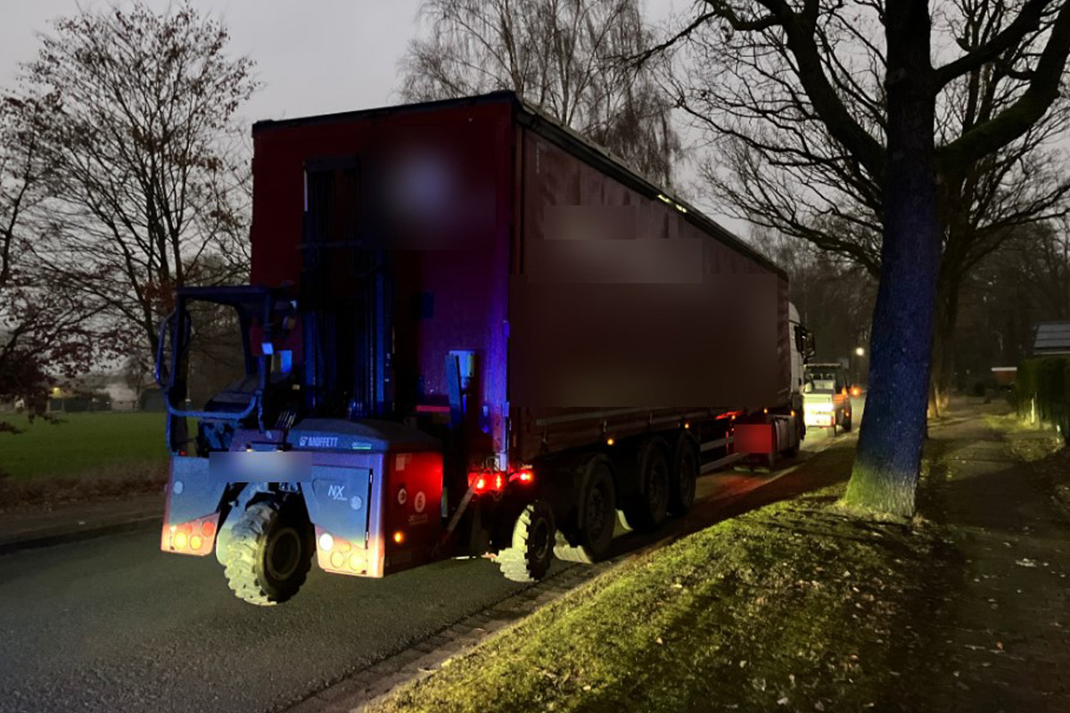 Scheeßel NI – Zeugen nach Unfall mit Eisplatte gesucht