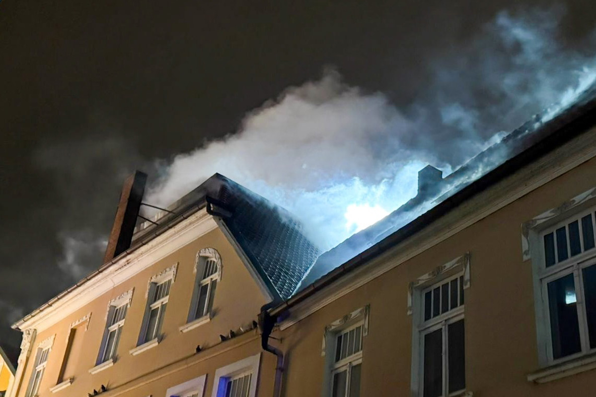 Herford NW – Dachstuhlbrand löst Großeinsatz der Feuerwehr aus