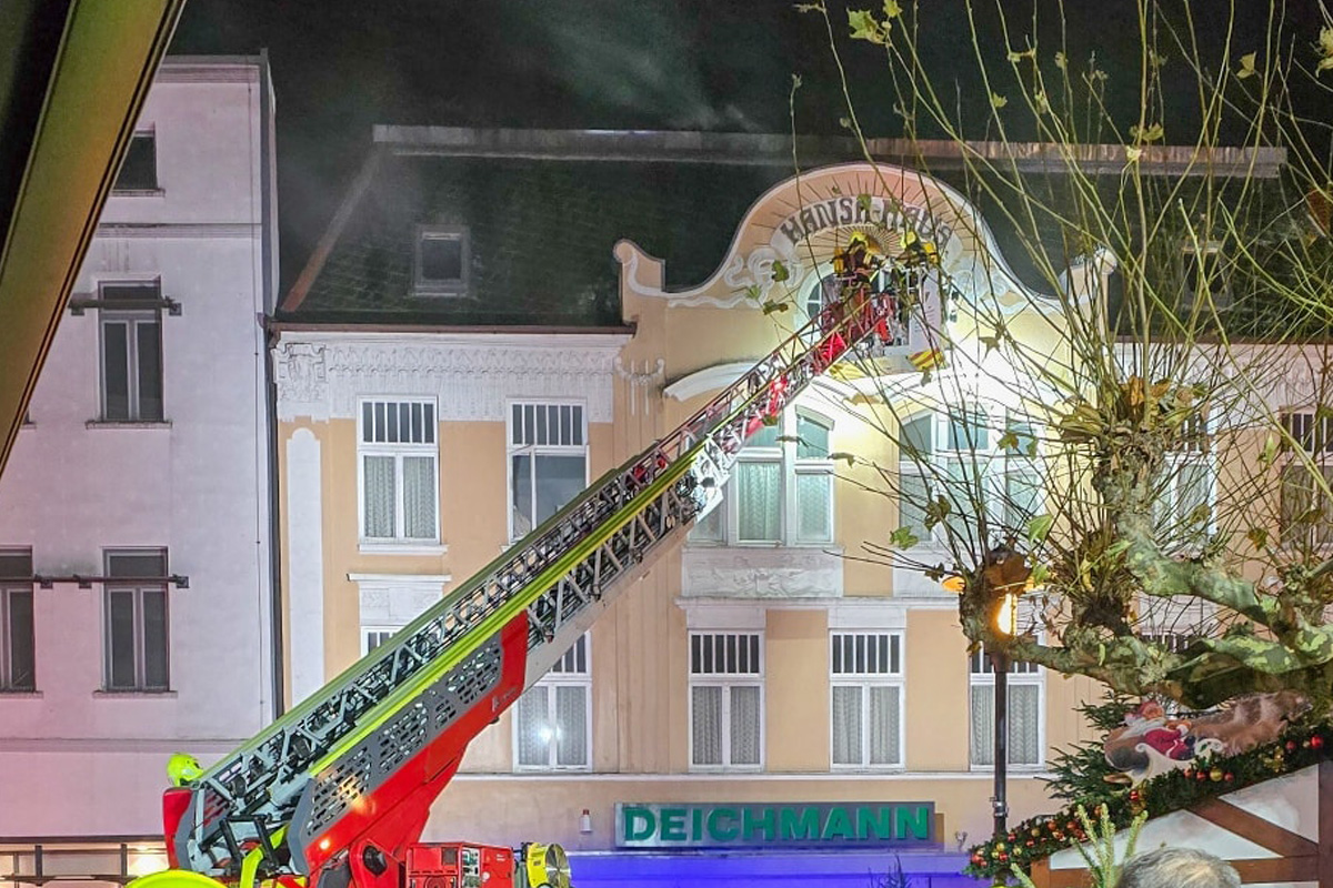 Herford NW – Dachstuhlbrand löst Großeinsatz der Feuerwehr aus