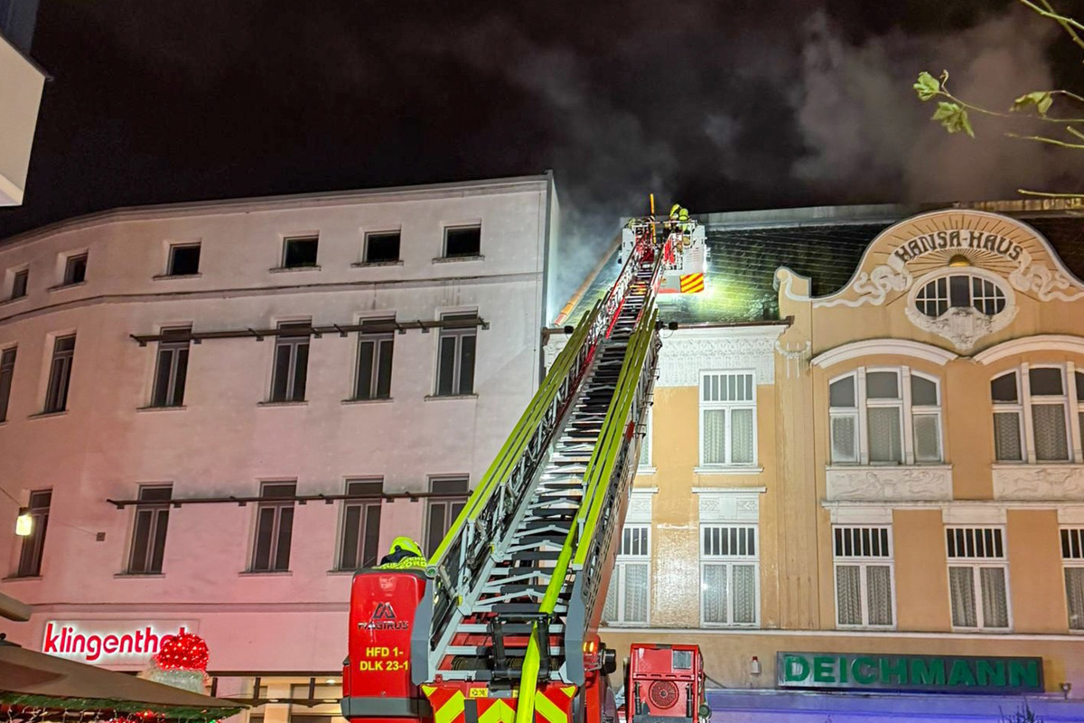 Herford NW – Dachstuhlbrand löst Großeinsatz der Feuerwehr aus