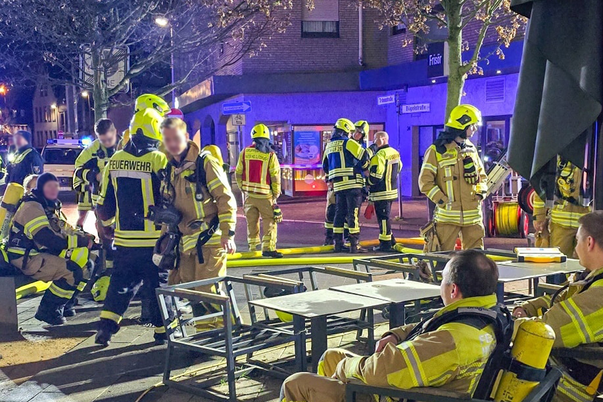 Herford NW – Dachstuhlbrand löst Großeinsatz der Feuerwehr aus