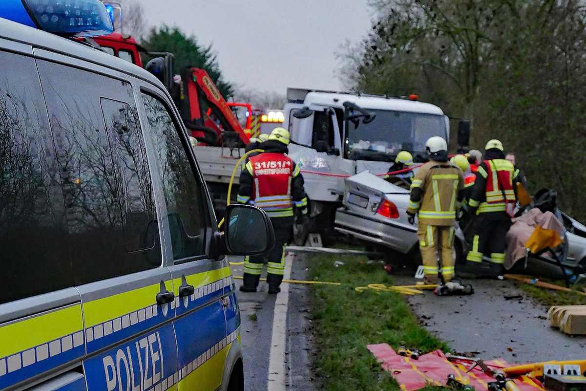 Drochtersen NI – Drei Tote nach frontalem Unfall bei Überholmanöver