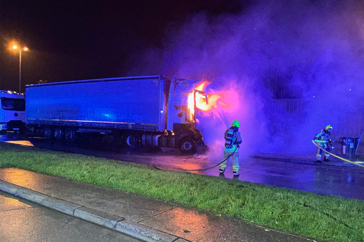 A2 Bottrop NW – Sattelzug an Tankstelle in Brand