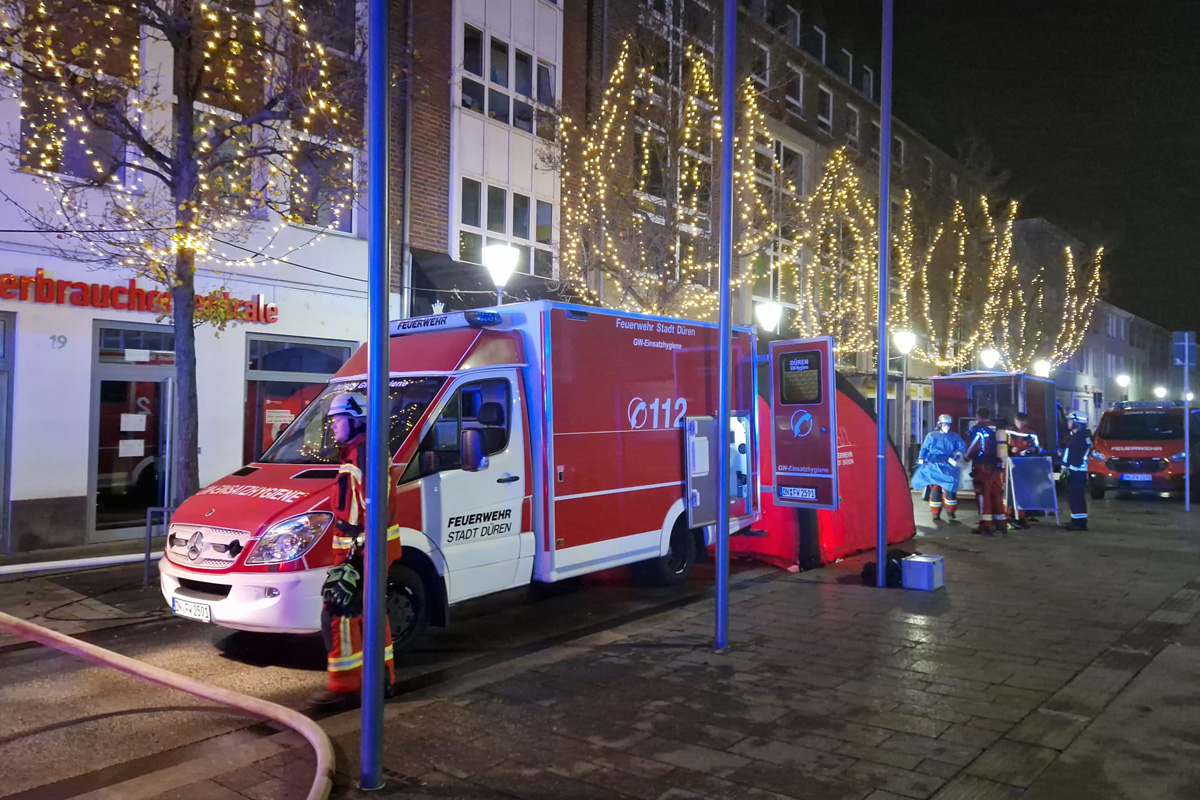 Düren NW – Acht Personen bei Brand gerettet – Zwei Verletzte