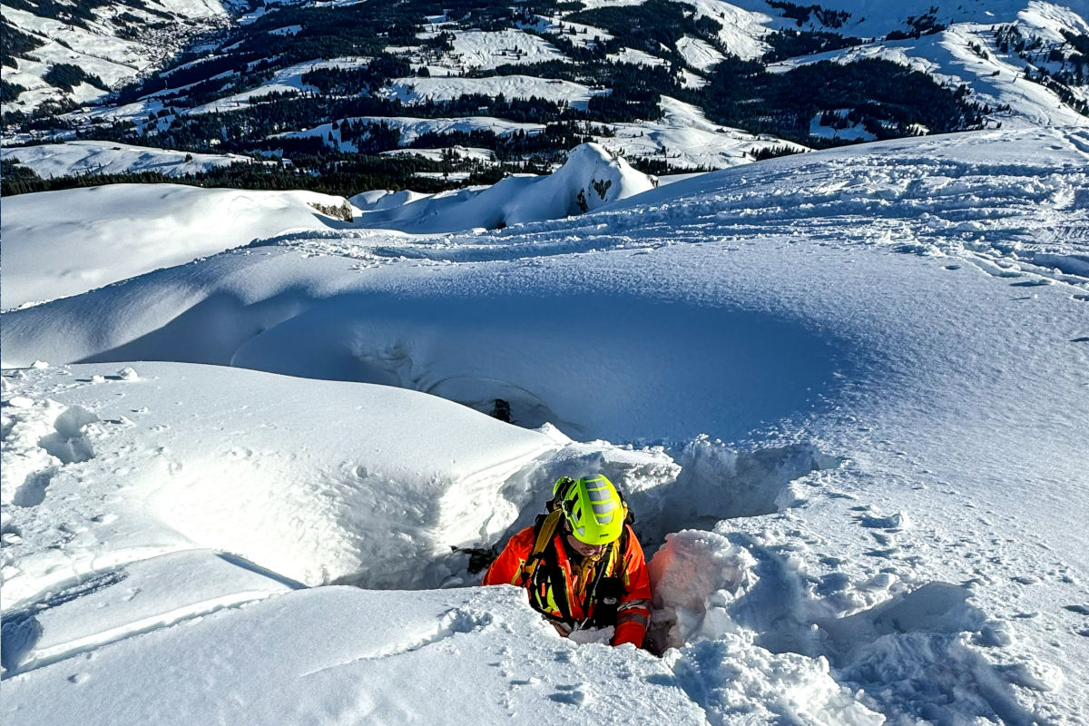 Schrattenfluh LU – Skitourenfahrer stürzt in Karstloch