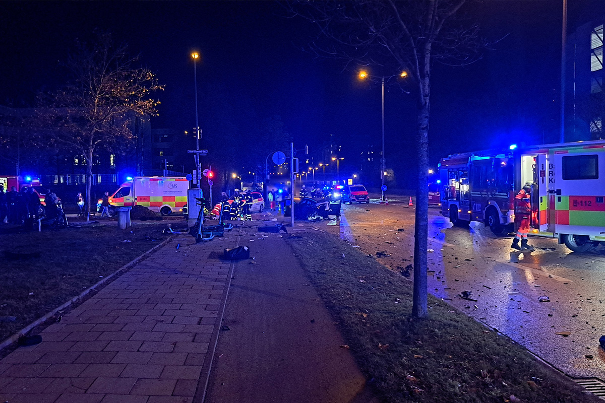 München BY – Zwei Tote bei schwerem Unfall von Renault und Porsche