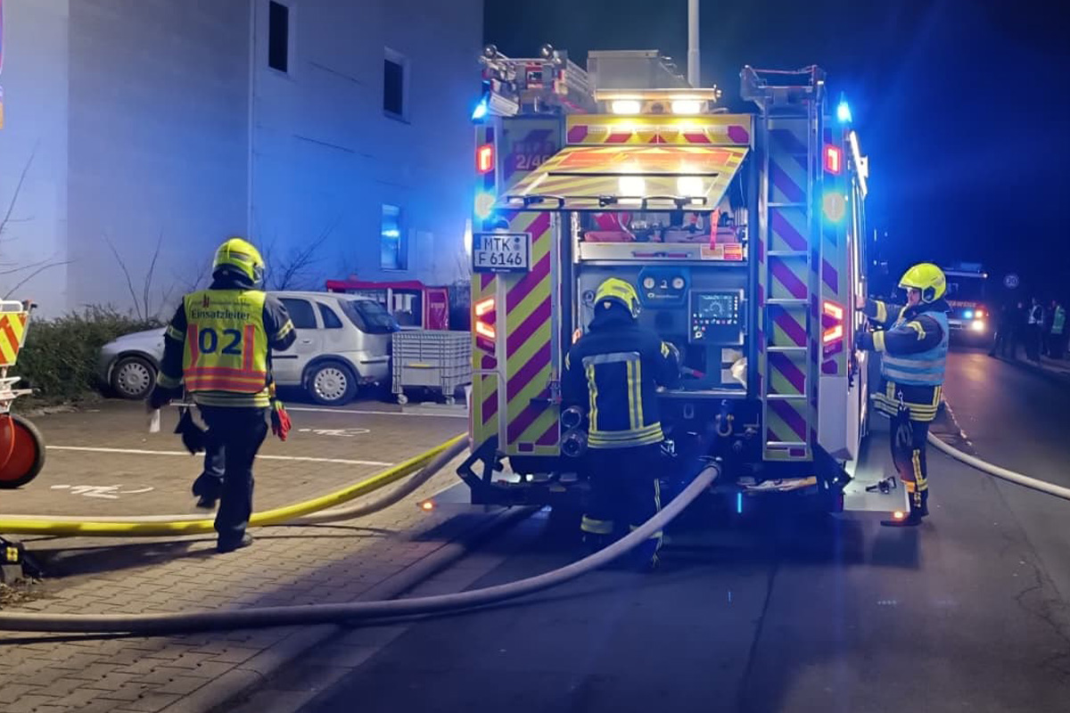 Hattersheim am Main HE – Brand von Akkus und Solarpanelen in Gewerbeobjekt