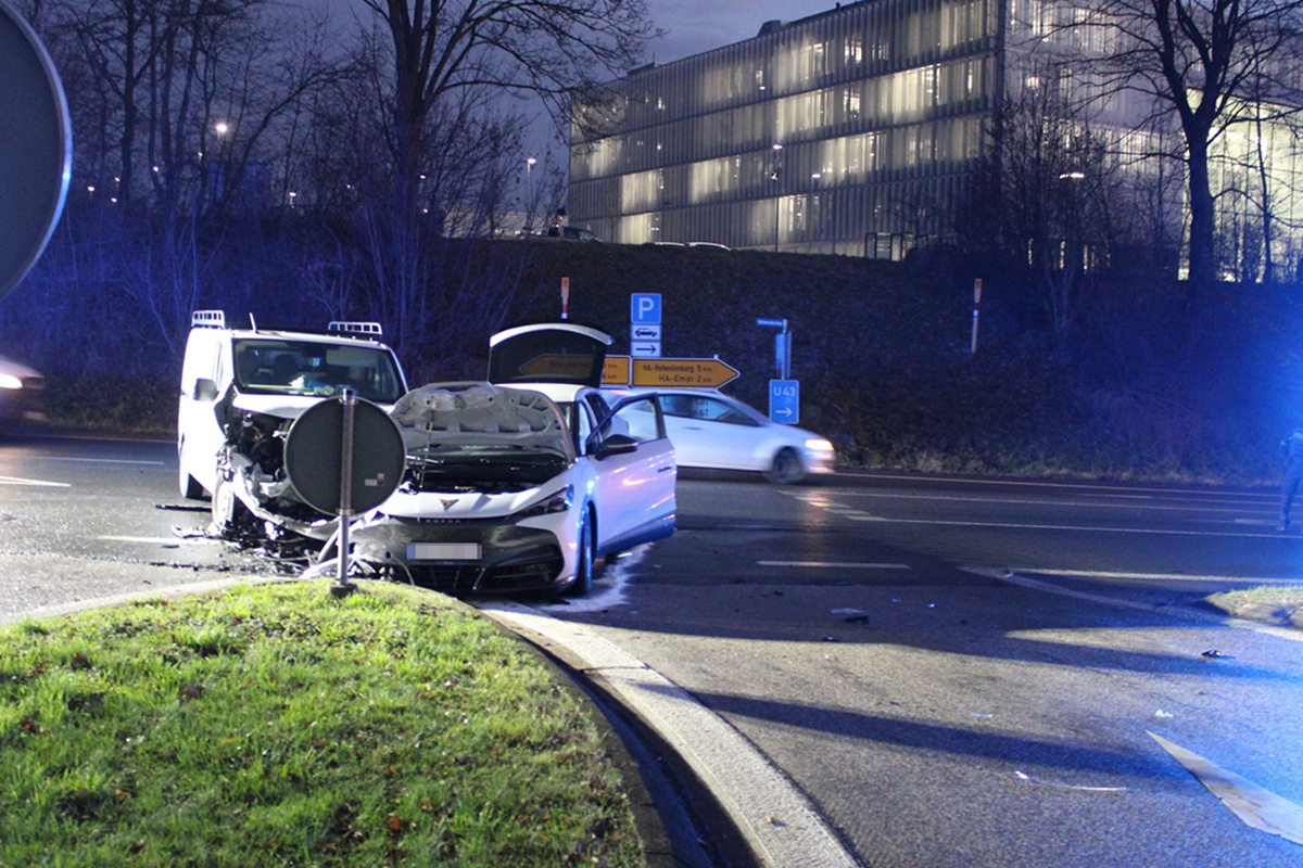Hagen NW – Zwei Verletzte nach Unfall beim Abbiegen